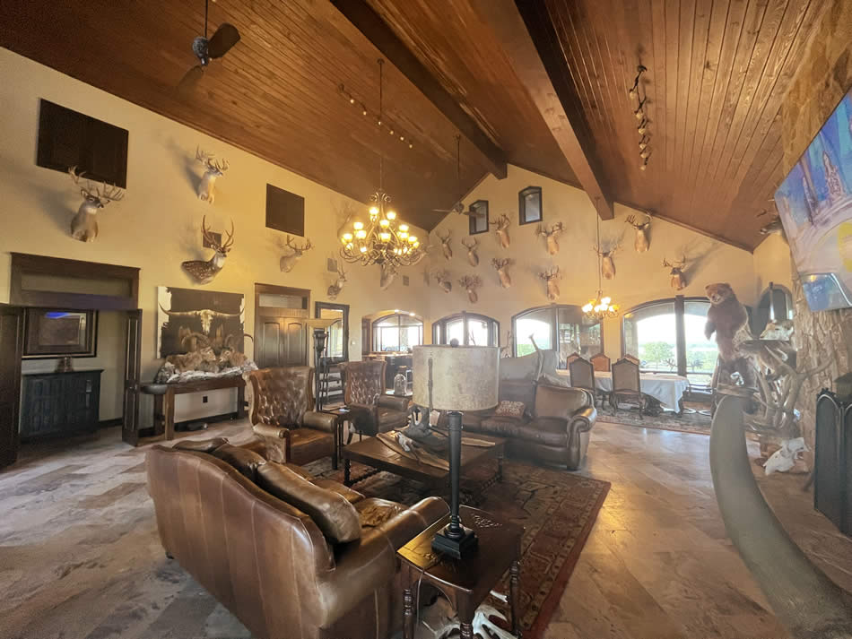 Main Lodge for Dan Moody Hunting services